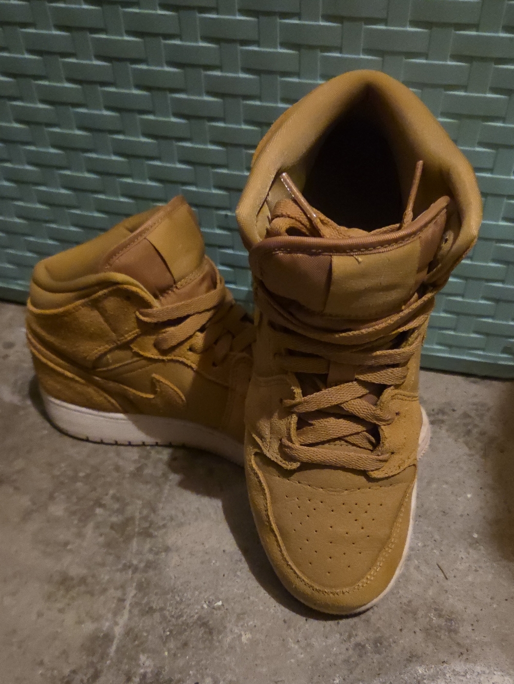 High-Top Big Kid's Sneaker in Wheat